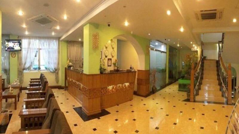 Grand Laurel Hotel
