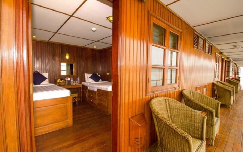 Upper deck cabin