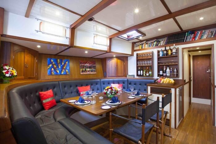 SALOON