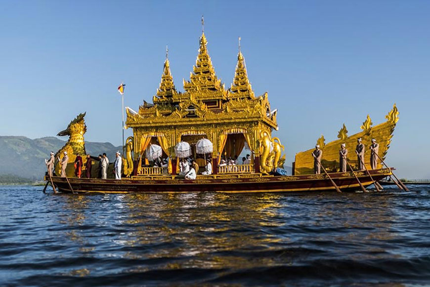Experiencing Inle lake Phaungdawoo Pagoda festival