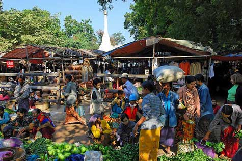 Visit Nyaung Oo market