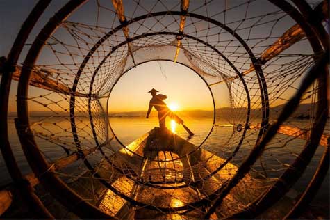 Inle Lake one Leg Rowing Fisherman