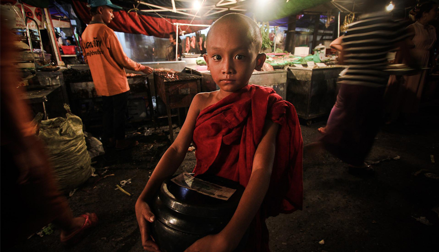 Yangon Walking Tour at Night: Particularity of Burmese Market